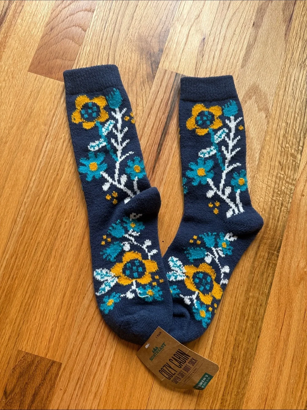 Northeast Cozy Cabin super soft boot sock Women's Navy Floral Boot Socks NWT